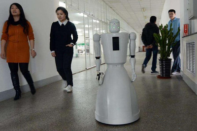 智能机器人研发浪潮涌动，家庭服务机器人步入发展快车道